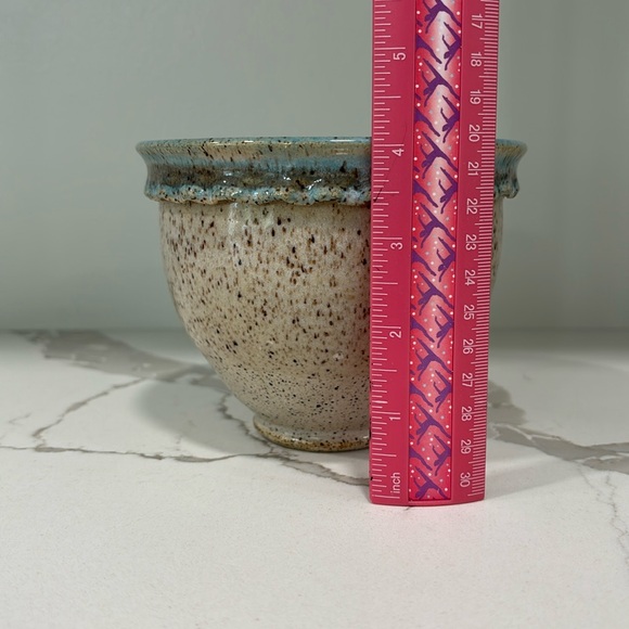 Wizard Of Clay Speckled Round Bowl/Pot With Ruffled Edge Design - Picture 8 of 8